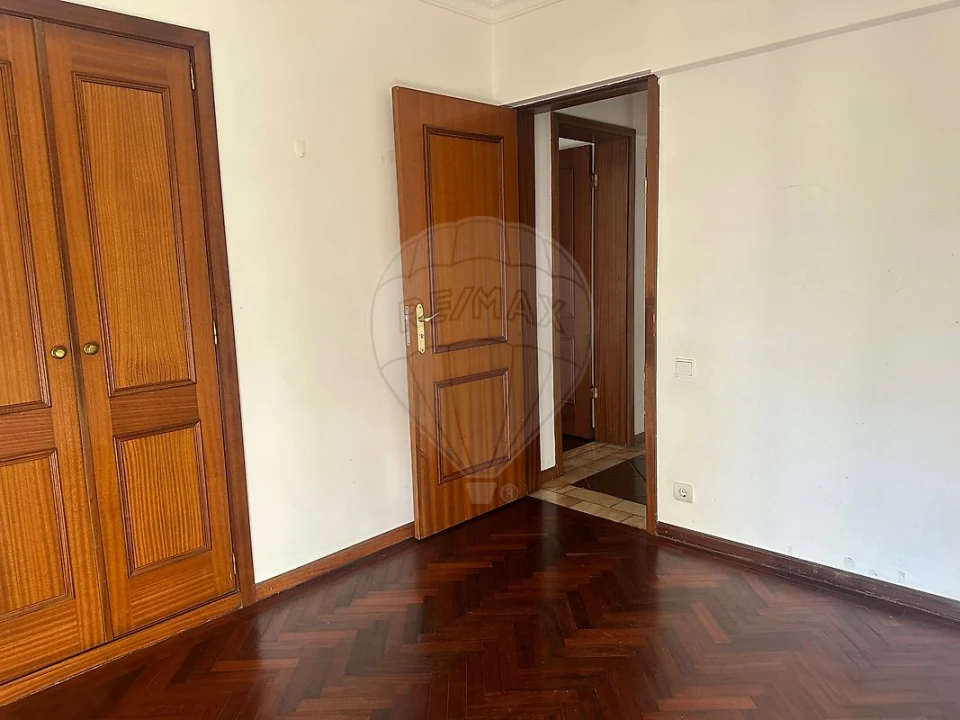 Apartamento T3 para Venda em Algueirão-Mem Martins Foto 5