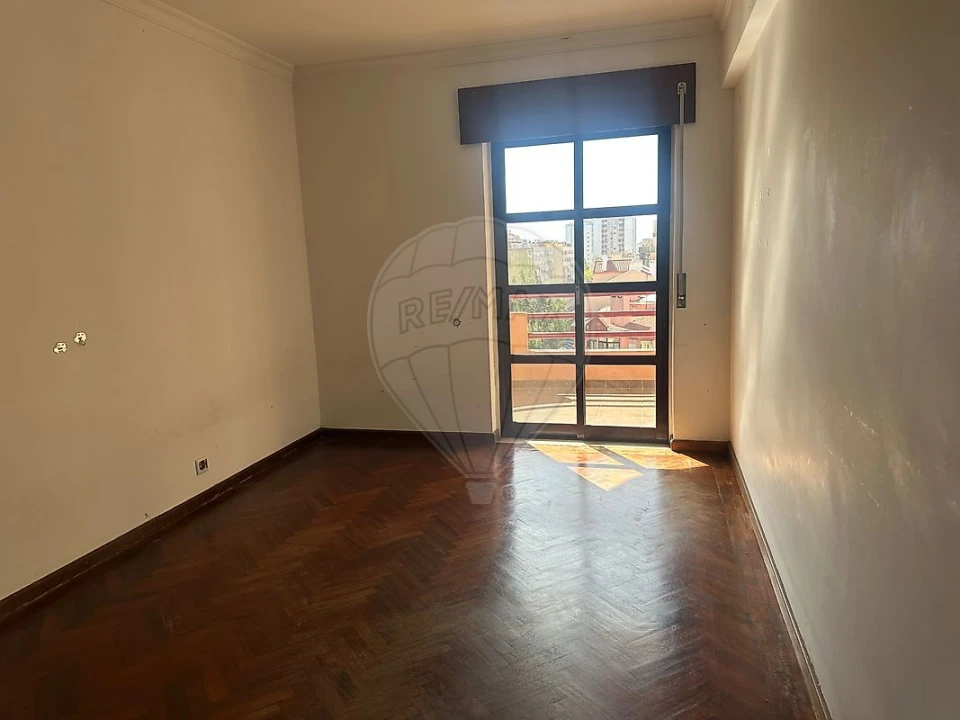 Apartamento T3 para Venda em Algueirão-Mem Martins Foto 7