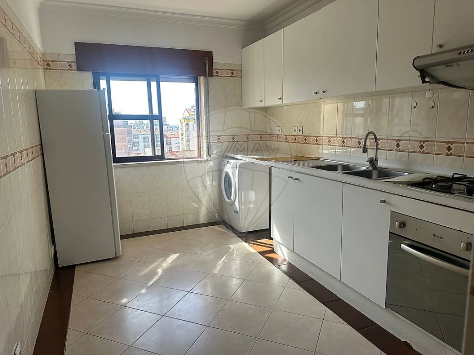 Apartamento T3 para Venda em Algueirão-Mem Martins Foto 1