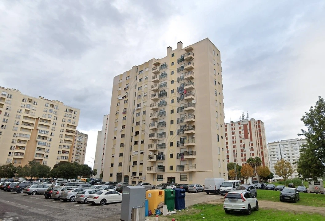 Apartamento T2 para Venda em Carregado e Cadafais Foto 2