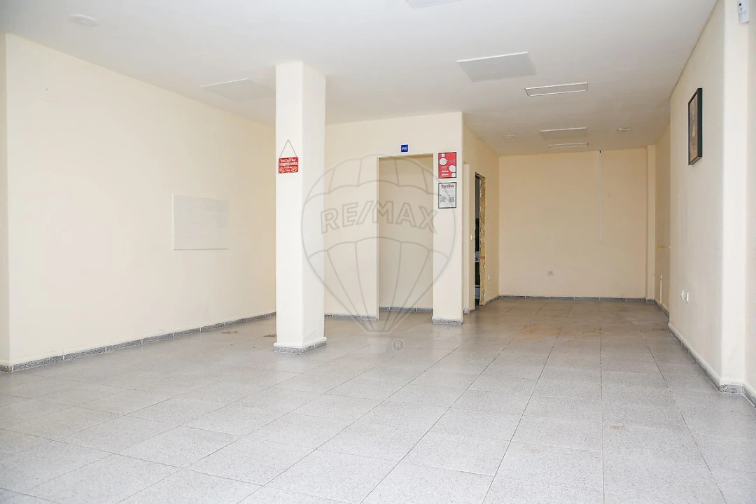 Loja para Arrendamento em Alverca do Ribatejo e Sobralinho Foto 8