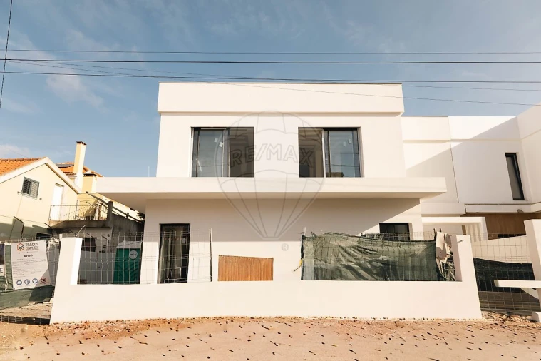 Moradia T3 para Venda em São Domingos de Rana Foto 3