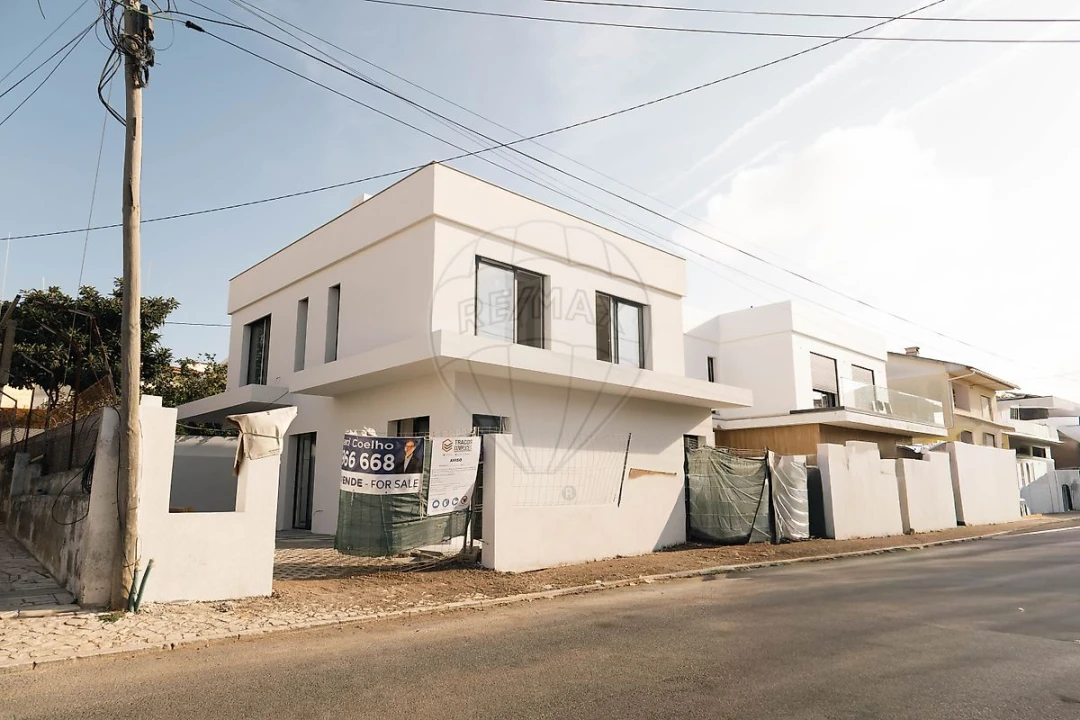 Moradia T3 para Venda em São Domingos de Rana Foto 2