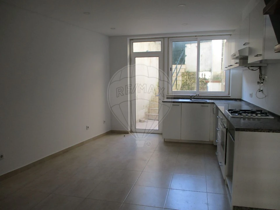 Moradia T1 para Venda em Azueira e Sobral da Abelheira Foto 4