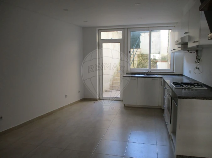 Moradia T1 para Venda em Azueira e Sobral da Abelheira Foto 4