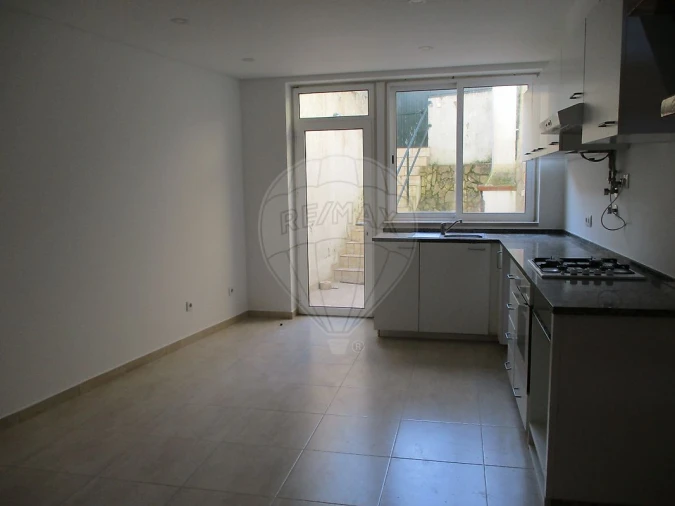 Moradia T1 para Venda em Azueira e Sobral da Abelheira Foto 6