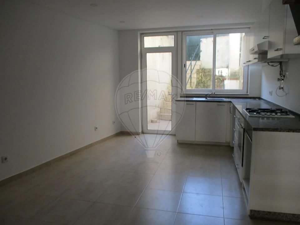 Moradia T1 para Venda em Azueira e Sobral da Abelheira Foto 5