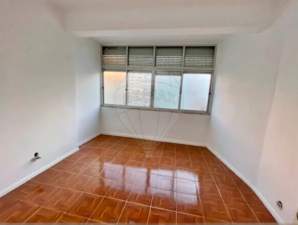 Apartamento T1 para Venda em Cacém e São Marcos Foto 1