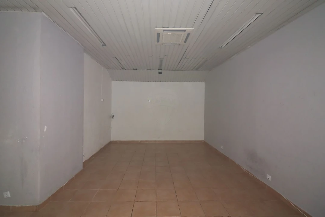 Loja para Venda em Póvoa de Santa Iria e Forte da Casa Foto 3