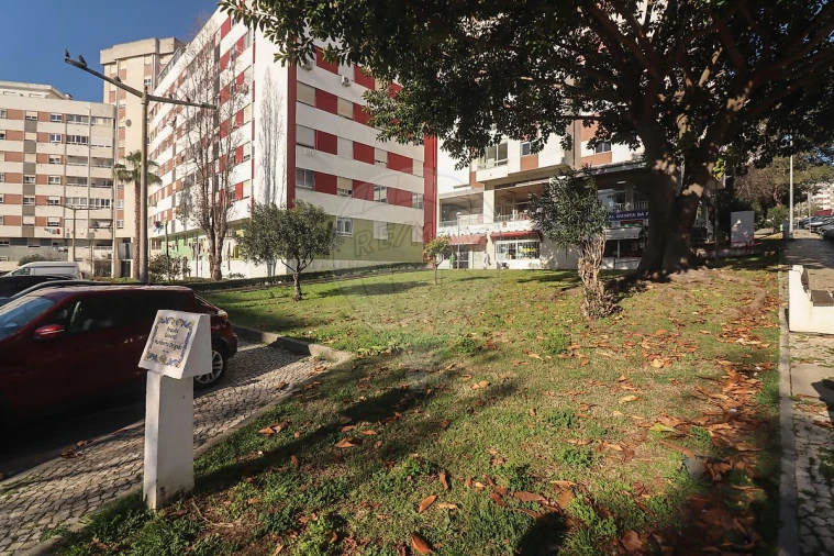 Loja para Venda em Póvoa de Santa Iria e Forte da Casa Foto 11