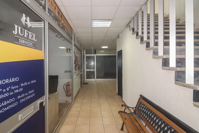 Loja para Arrendamento em Póvoa de Santa Iria e Forte da Casa Foto 7