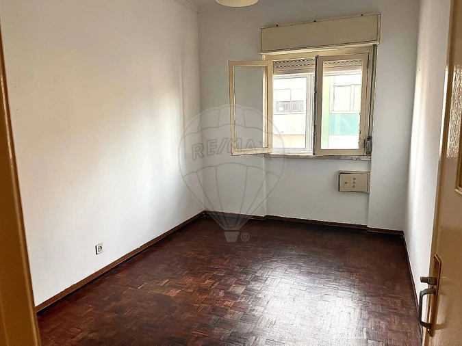 Apartamento T2 para Venda em Algueirão-Mem Martins Foto 7