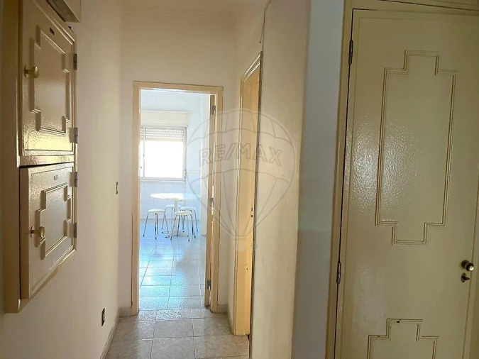 Apartamento T2 para Venda em Algueirão-Mem Martins Foto 2