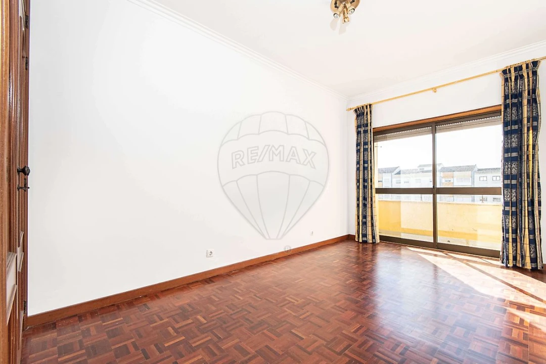 Apartamento T2 para Venda em Massamá e Monte Abraão Foto 11