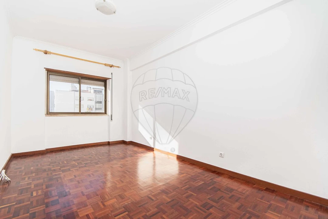 Apartamento T2 para Venda em Massamá e Monte Abraão Foto 13