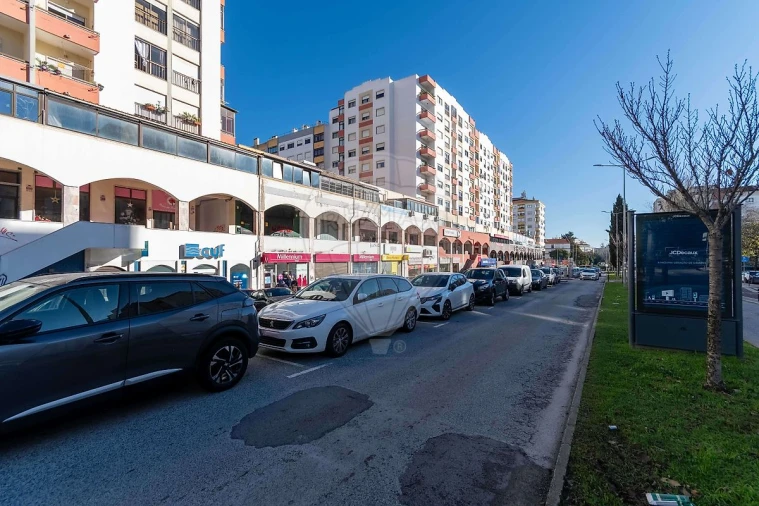 Apartamento T2 para Venda em Massamá e Monte Abraão Foto 17