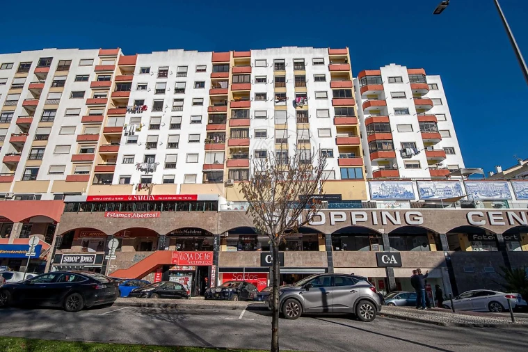 Apartamento T2 para Venda em Massamá e Monte Abraão Foto 18