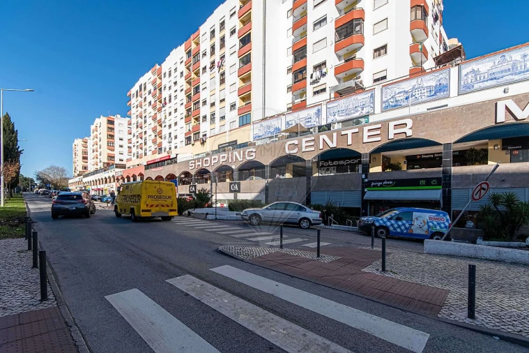 Apartamento T2 para Venda em Massamá e Monte Abraão Foto 20