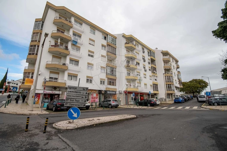 Apartamento T3 para Venda em Santa Iria de Azoia, São João da Talha e Bobadela Foto 22