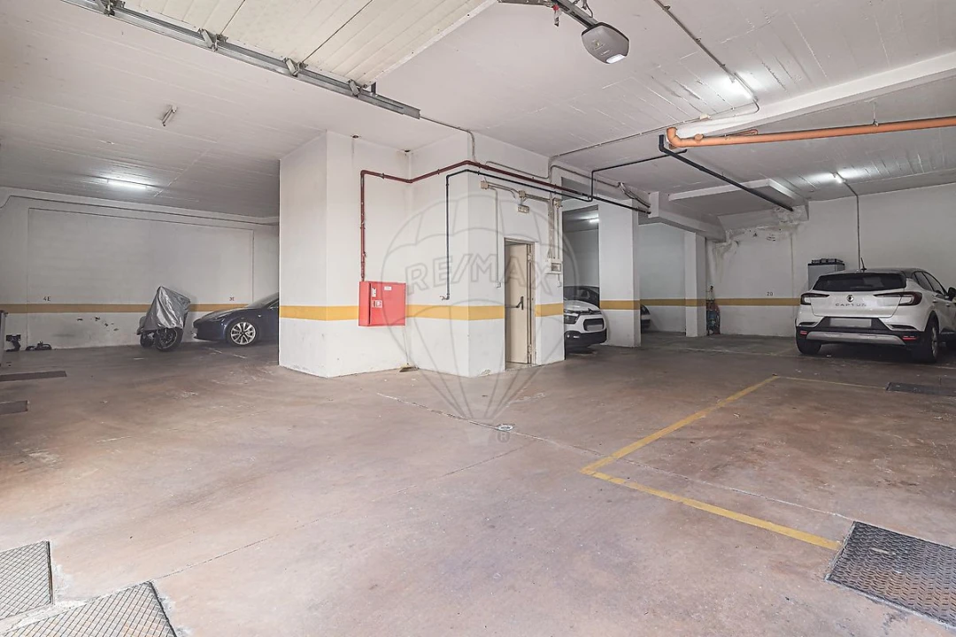 Apartamento T2 para Arrendamento em Queluz e Belas Foto 24