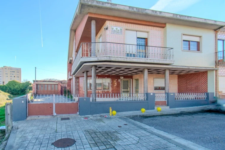 Moradia T4 para Venda em Fânzeres e São Pedro da Cova Foto 1