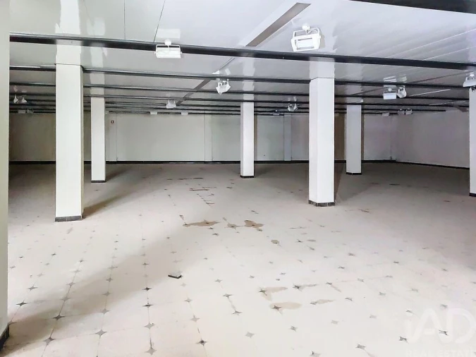 Loja para Arrendamento em Nossa Senhora das Misericordias Foto 2