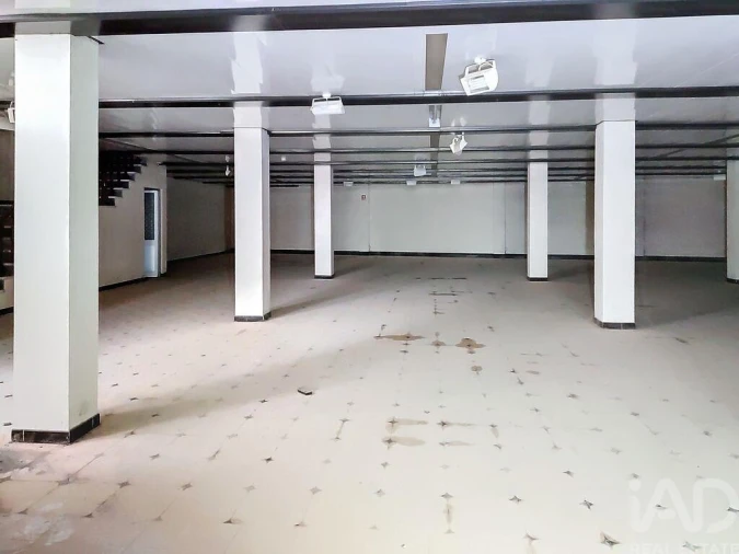 Loja para Arrendamento em Nossa Senhora das Misericordias