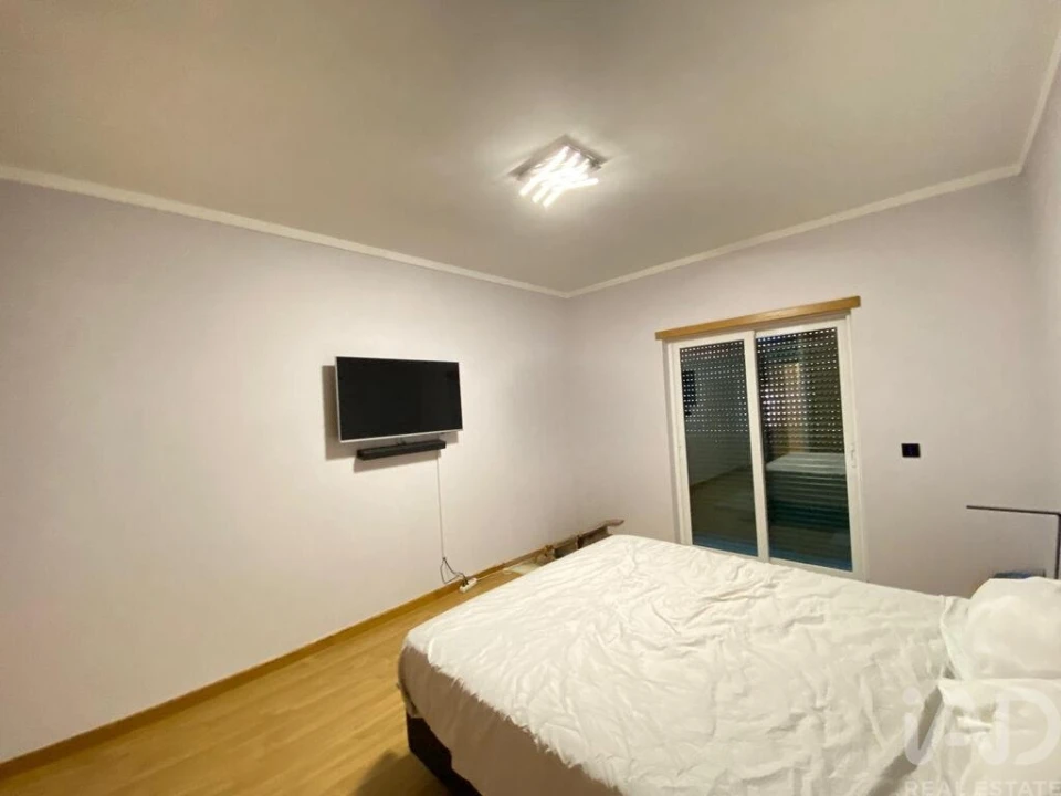 Apartamento T3 para Venda em Quelfes Foto 10