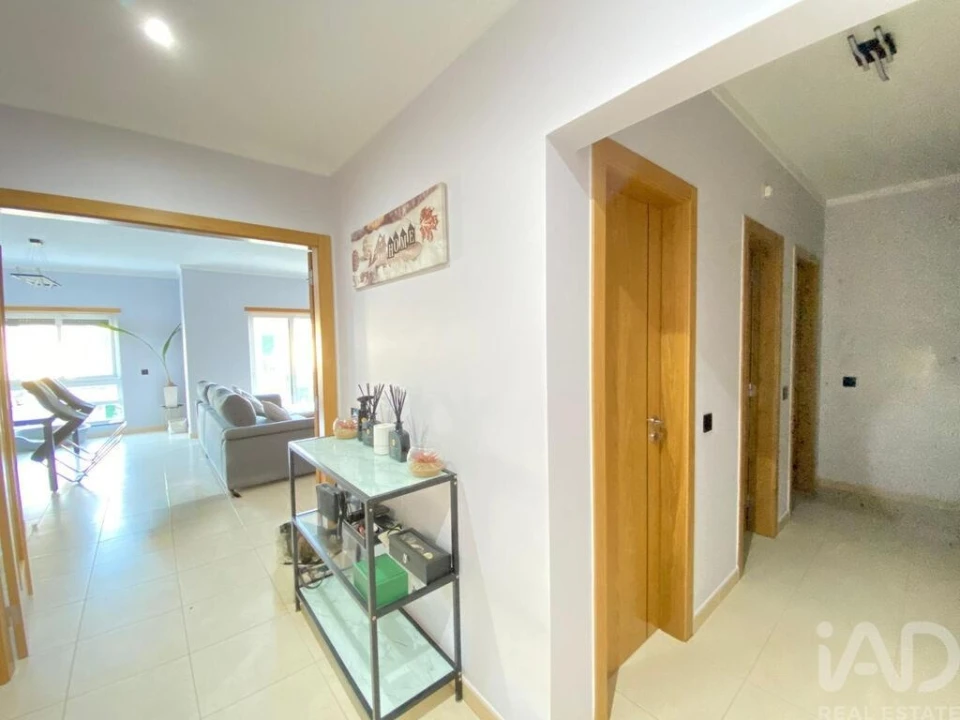 Apartamento T3 para Venda em Quelfes Foto 5