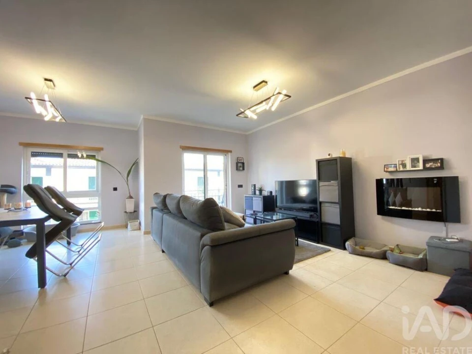 Apartamento T3 para Venda em Quelfes Foto 1
