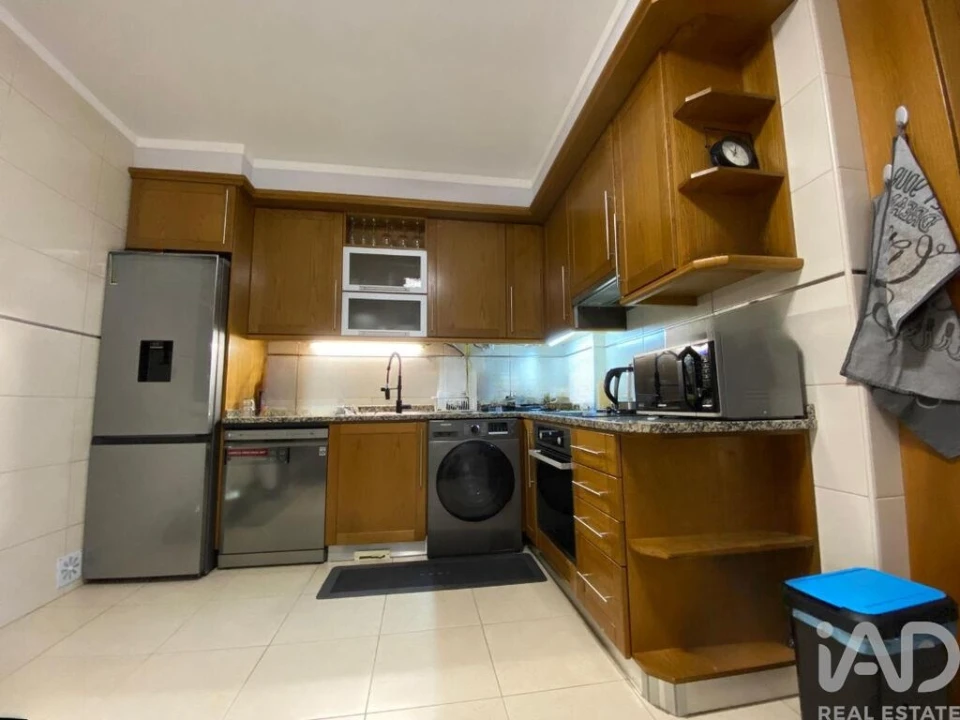 Apartamento T3 para Venda em Quelfes Foto 24