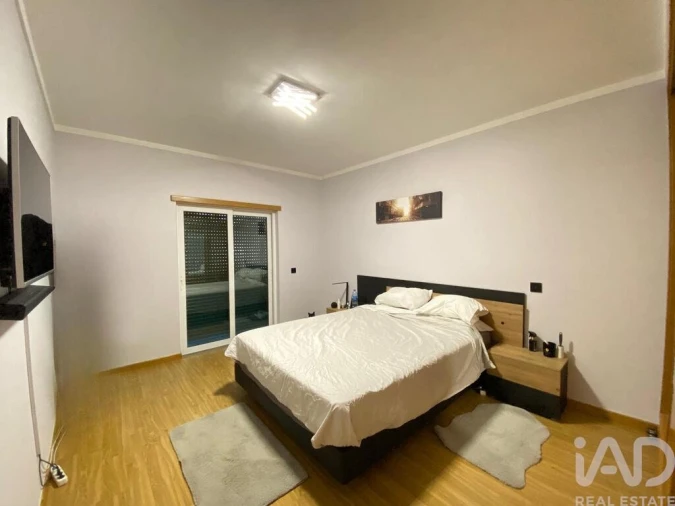 Apartamento T3 para Venda em Quelfes Foto 9