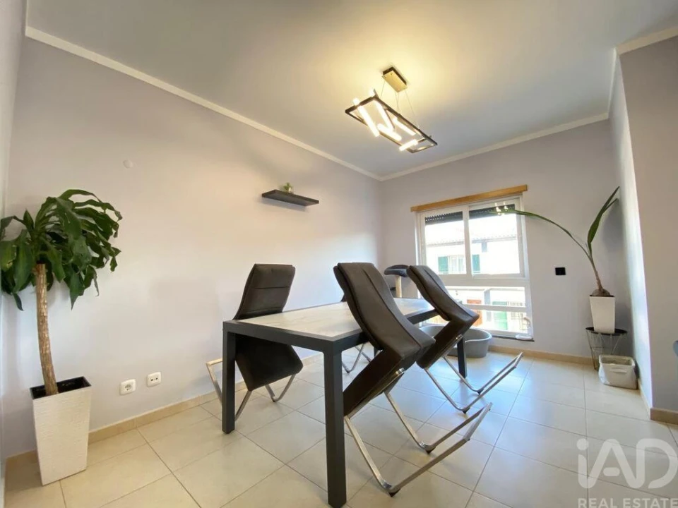 Apartamento T3 para Venda em Quelfes Foto 3