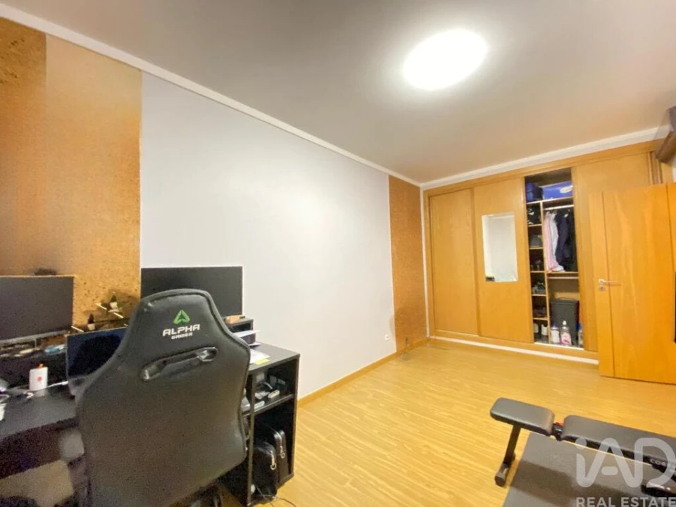 Apartamento T3 para Venda em Quelfes Foto 18