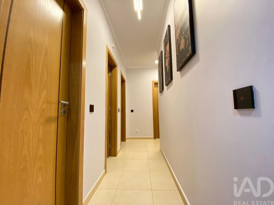 Apartamento T3 para Venda em Quelfes Foto 6