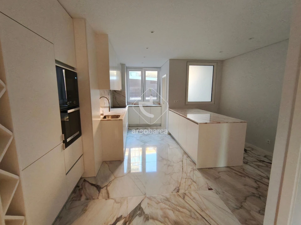 Apartamento T3 para Venda em Aldoar, Foz do Douro e Nevogilde Foto 1