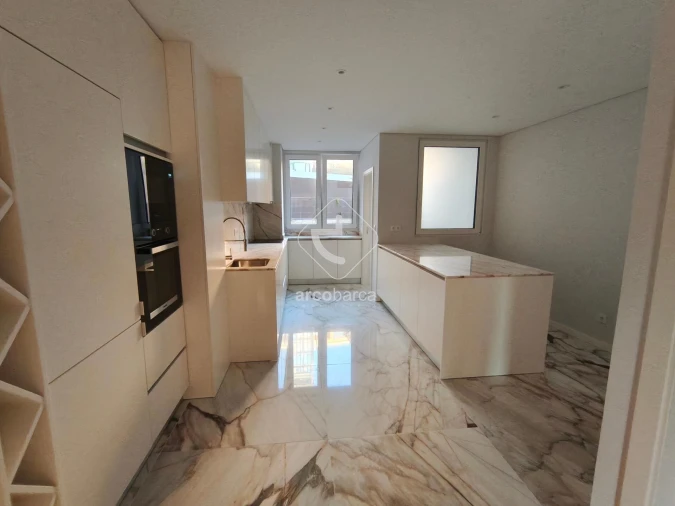 Apartamento T3 para Venda em Aldoar, Foz do Douro e Nevogilde Foto 1