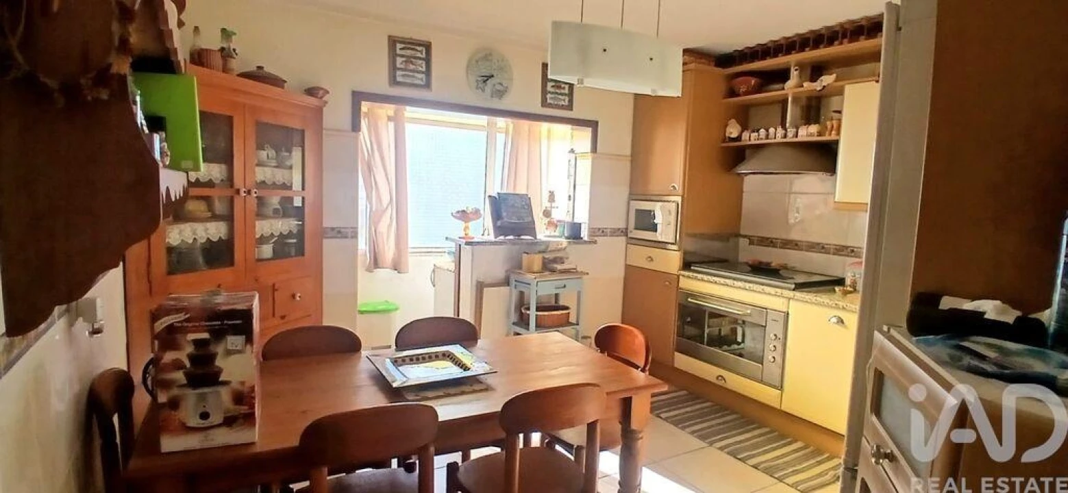 Apartamento T3 para Venda em Quelfes Foto 2