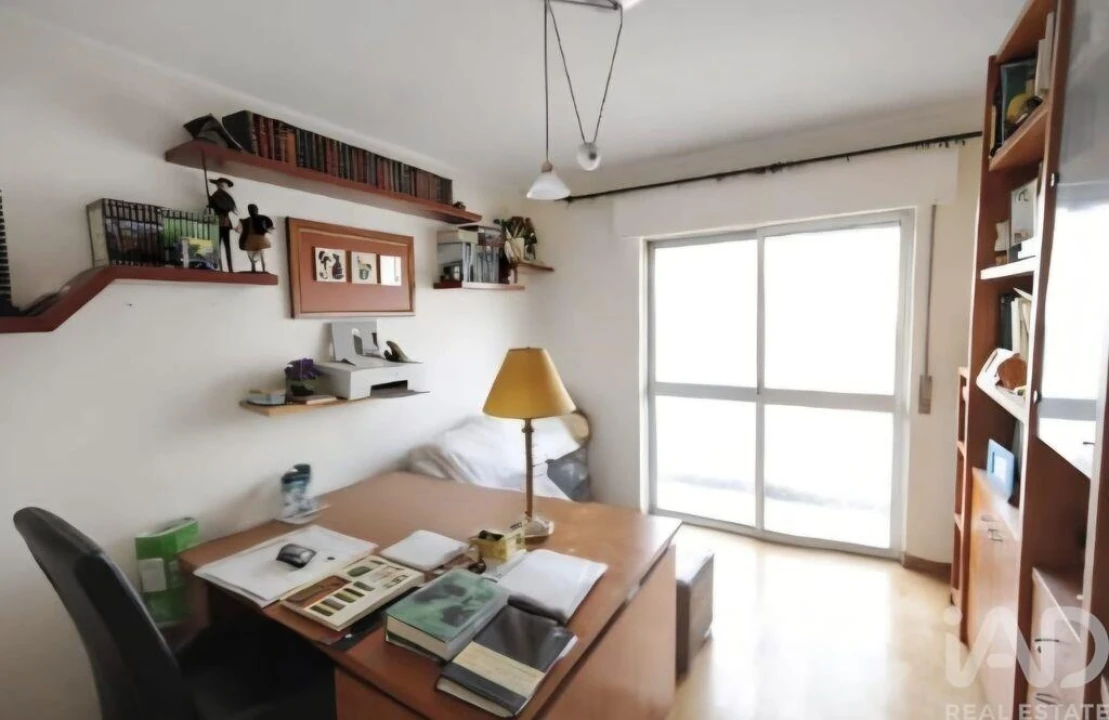 Apartamento T3 para Venda em Quelfes Foto 5