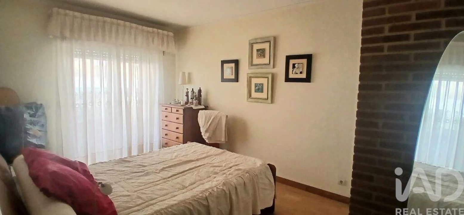 Apartamento T3 para Venda em Quelfes Foto 14