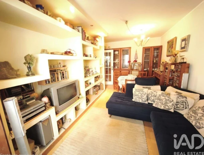 Apartamento T3 para Venda em Quelfes