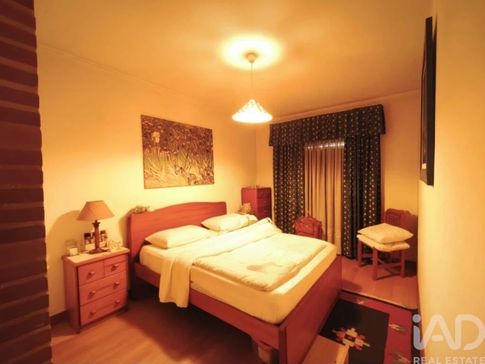 Apartamento T3 para Venda em Quelfes Foto 6