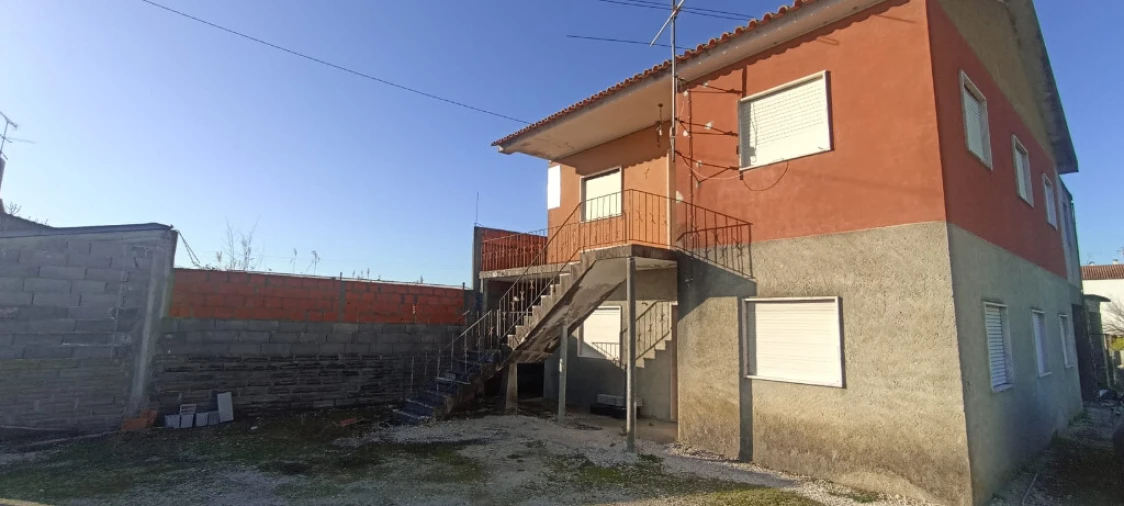 Moradia T5 para Venda em Vila Nova de Anços Foto 1