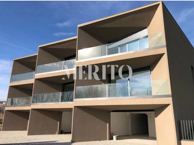 Moradia T3 para Venda em Urgezes Foto 9