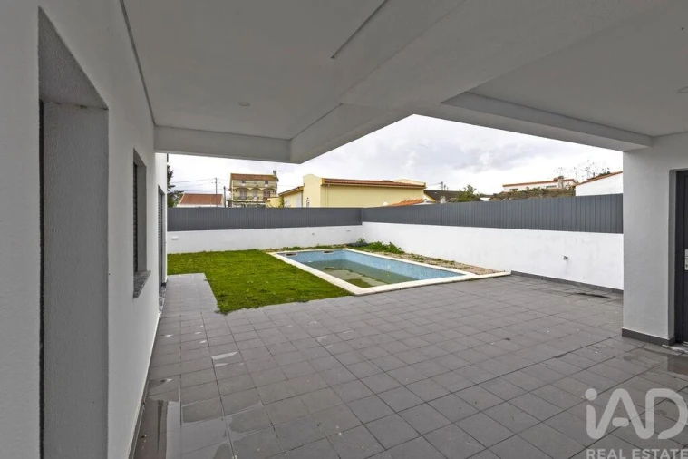 Moradia T5 para Venda em Azeitão (São Lourenço e São Simão) Foto 26