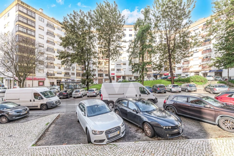 Apartamento T3 para Venda em Massamá e Monte Abraão Foto 17