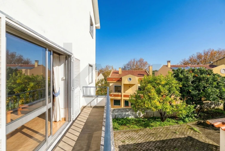 Moradia T6 para Venda em Alcabideche Foto 5