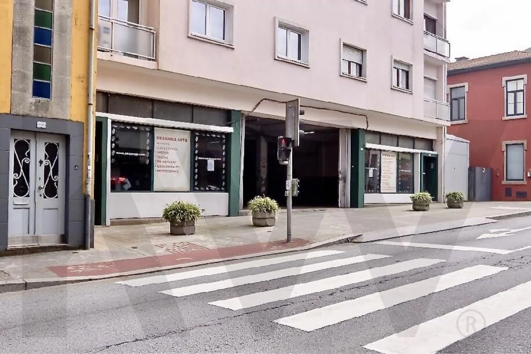 Armazém para Venda em Paranhos Foto 2