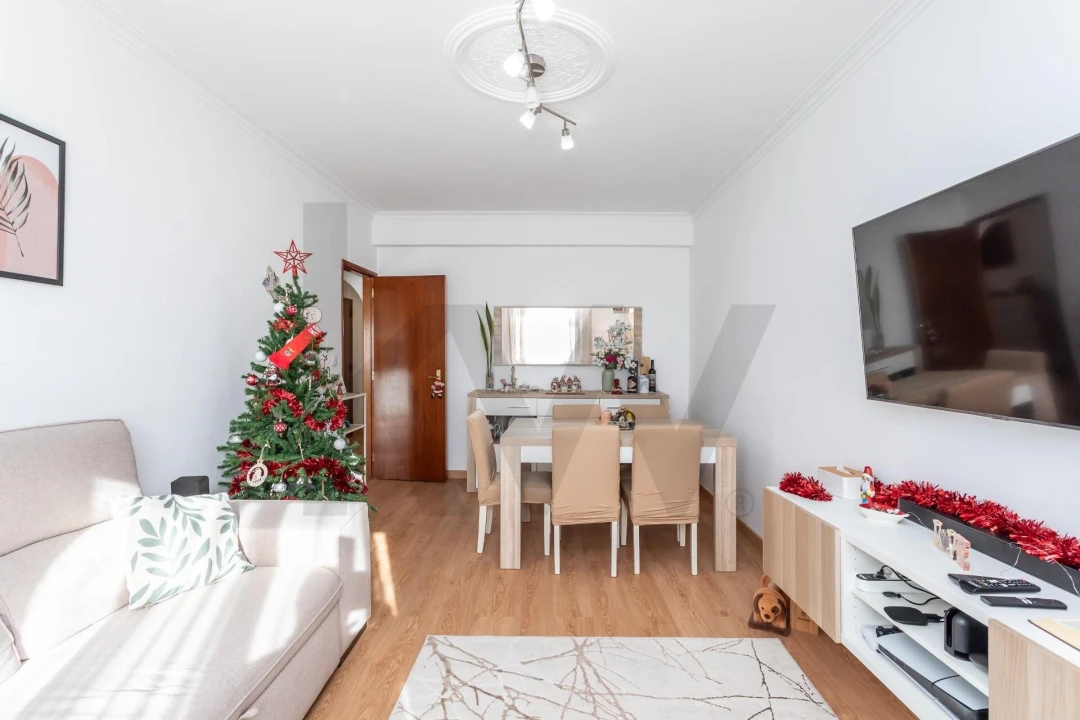 Apartamento T2 para Venda em Agualva e Mira-Sintra Foto 6