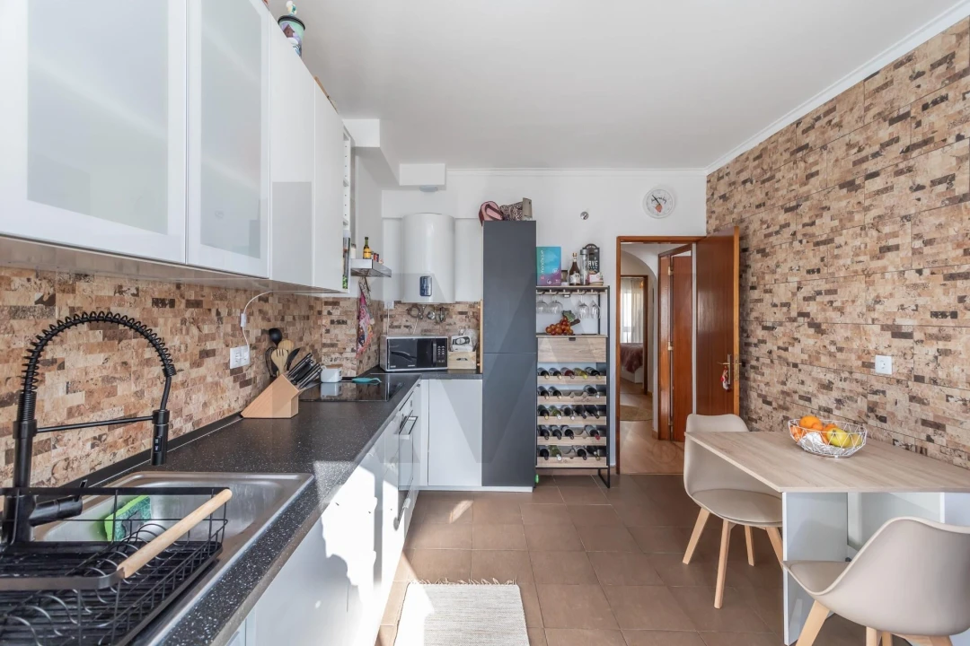 Apartamento T2 para Venda em Agualva e Mira-Sintra Foto 2